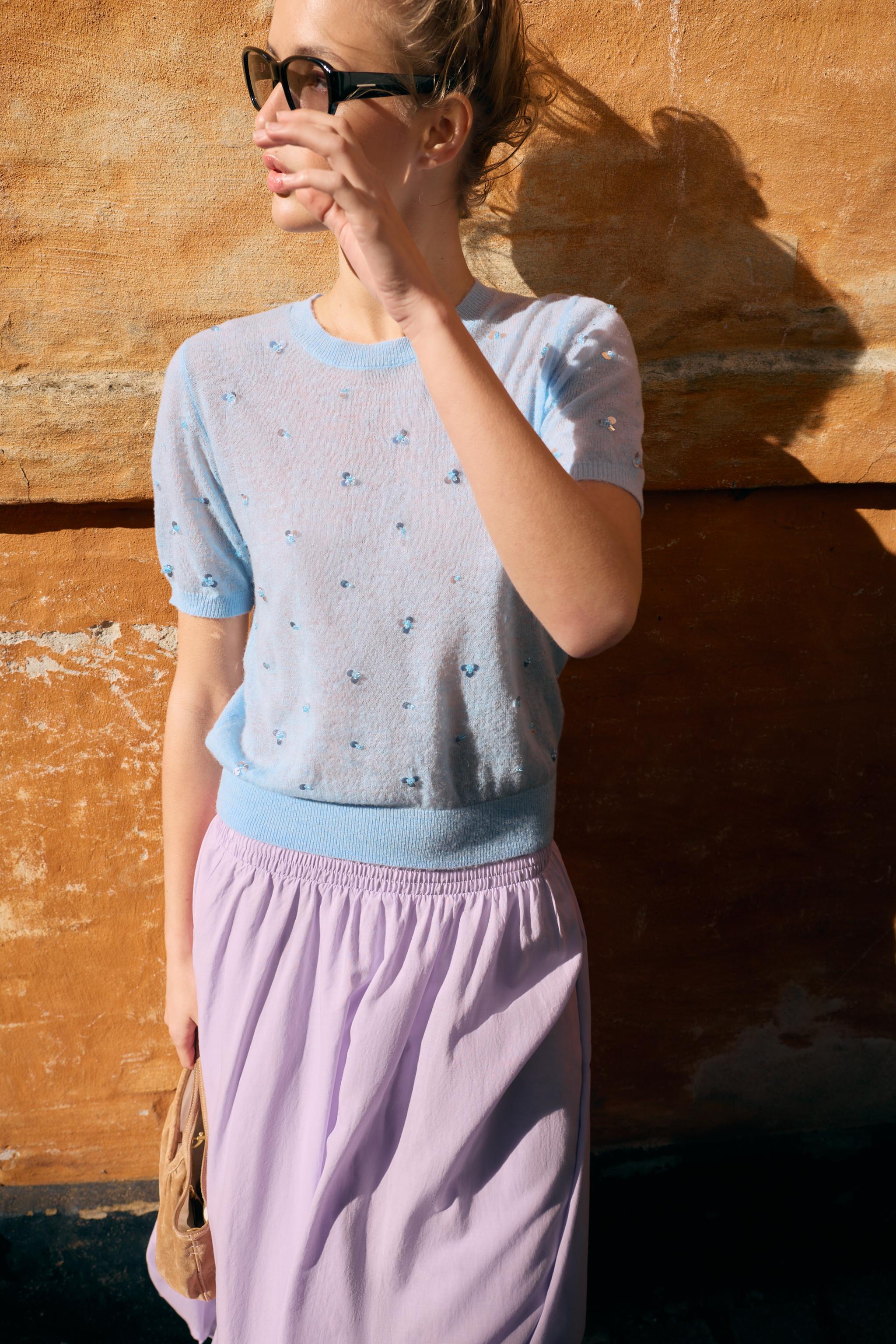 TOP EN MAILLE MANCHES COURTES PAILLETTES